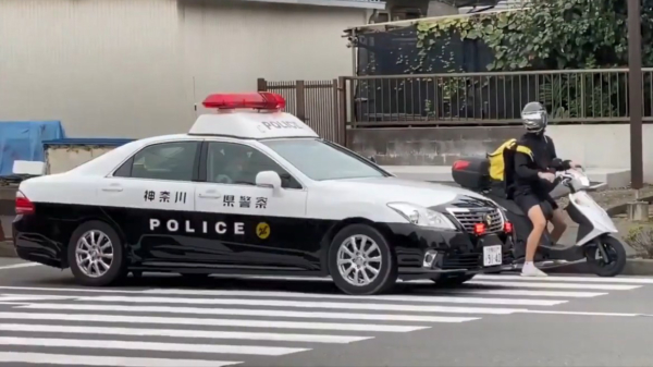 Sluwe scooterrijder is de Japanse politie te slim af