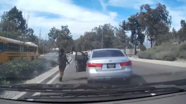 Oude doos: automobilist besluit nogal abrupt om meer te bewegen