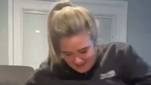 Dame is volleerd blikjespletter