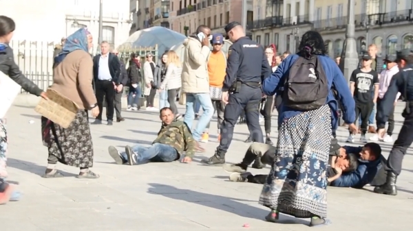 Het bewijs dat je niet moet fokken met de Spaanse politie!