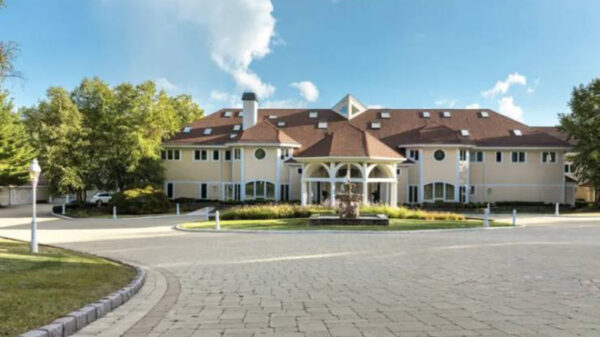 50 Cent heeft zijn belachelijk grote villa met 15 miljoen verlies verkocht