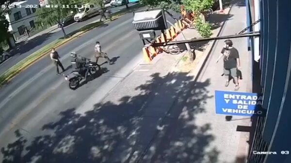 Agent kan naar de chiropractor na mislukte aanhouding van motorrijder