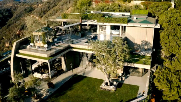 Voor slechts $350.000,- woon jij in dit gruwelijke appartement in Californië