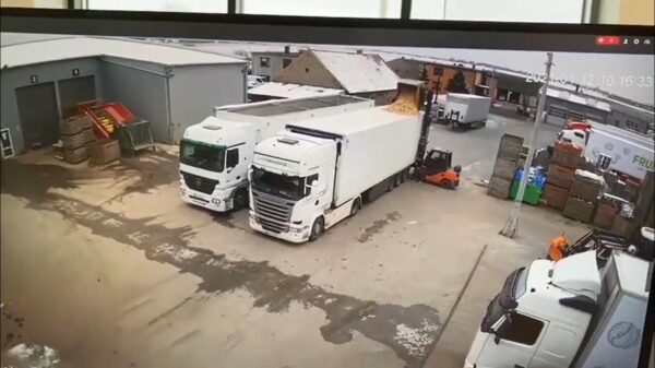 Ferry, kiep alles maar in die witte vrachtwagen