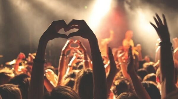 Vriendin niet blij dat de club weer open is