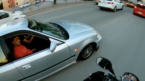 Daarom heb je als motorrijder in Turkije altijd een lading pepperspray op zak