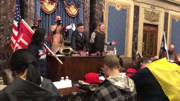 Bizarre nieuwe beelden 'bestorming' Capitool vrijgegeven