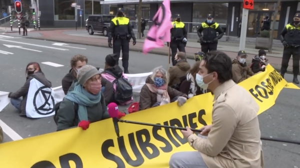 23 Extinction Rebellion-demonstranten opgepakt in Den Haag en Slijptol was er natuurlijk bij