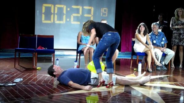 Oude doos: kerel praat jaren later nog altijd met een hoog stemmetje