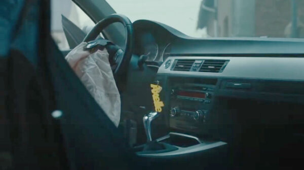 Indrukwekkende Belgische campagne: bezopen bestuurders krijgen ook een sleutelhanger