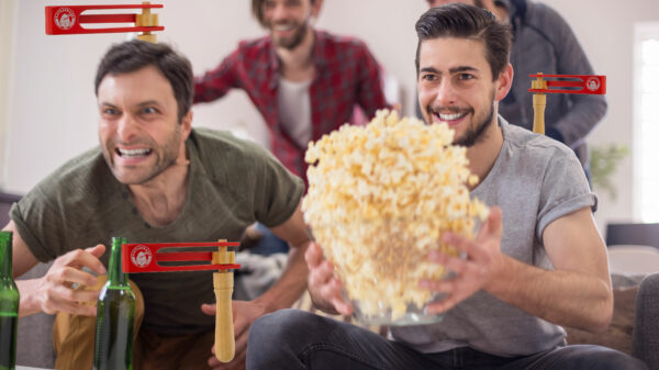 Hilarisch: dit is hoe we straks volgens het RIVM samen voetbal mogen kijken