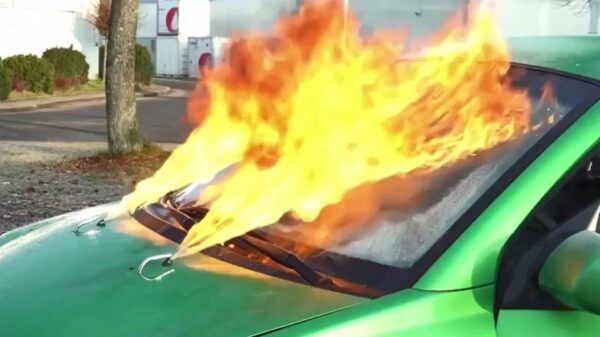 Met deze lifehack hoef je nooit meer je bevroren autoruit te krabben