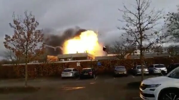 Gasflessen geëxplodeerd op een dak in Oosterhout tijdens werkzaamheden