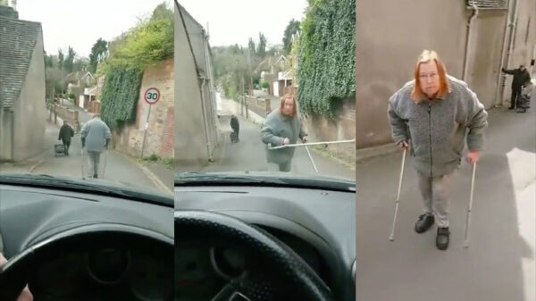 Automobilist gaat heerlijk uit z'n stekker tegen weg-blokkerende oude taart op krukken
