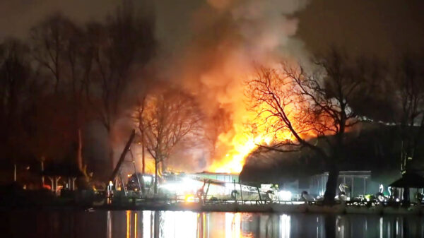Verwoestende brand in Plaswijckpark Rotterdam, minderjarige aangehouden wegens brandstichting