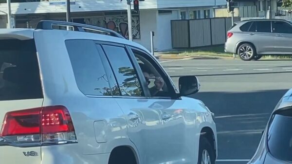 Idioot in Toyota Landcruiser beukt in op automobilist tijdens road rage