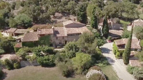 Doe eens gek, koop voor $63.000.000 eens het huis van Johnny Depp