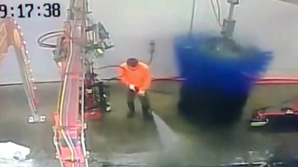 Deze wasstraatmedewerker zal zijn eerste dag niet snel vergeten