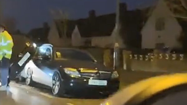 Behulpzame Brit geeft advies aan eigenwijze foutparkeerder