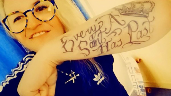 Deze tattoos herinneren ons eraan om altijd GOED over een plakplaatje na te denken