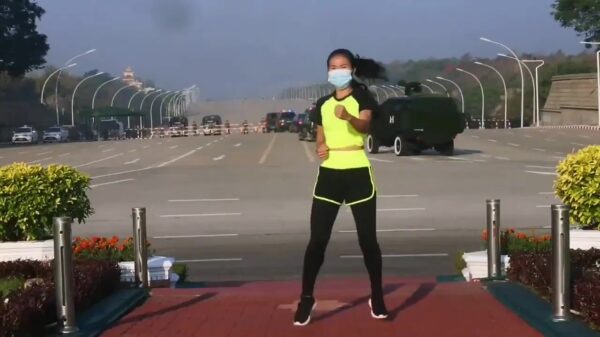 Als je tijdens je aerobicslesje per ongeluk een militaire coup in Myanmar vastlegt