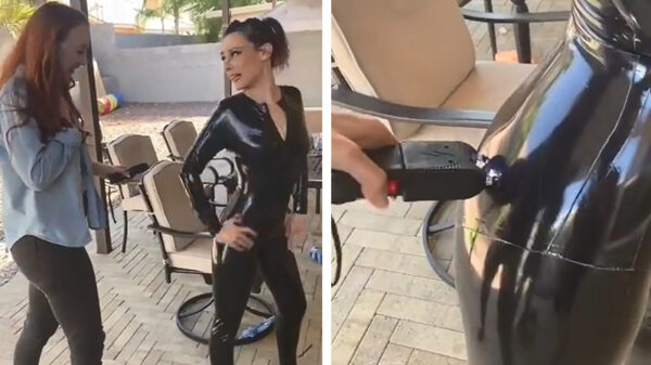 Een latex pakje blijkt uitermate geschikt om tijdens een demonstratie te dragen