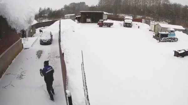 Even net iets teveel sneeuw van het dak halen