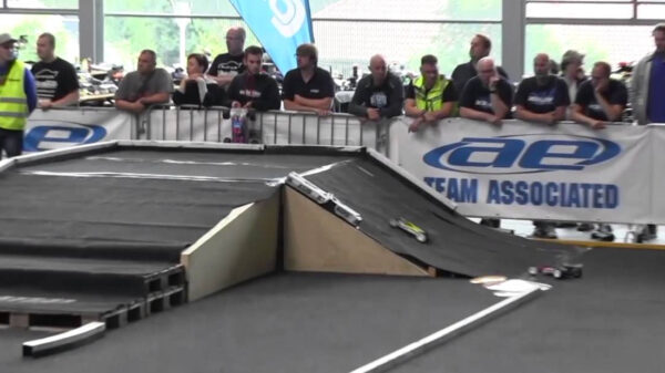 Professioneel rc-racen ziet er echt gruwelijk vet uit