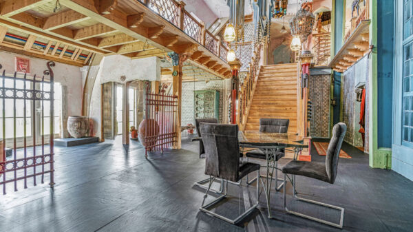 Voor slechts €1.125.000,- woon je in een geflipt sprookjeshuis in Burgerbrug