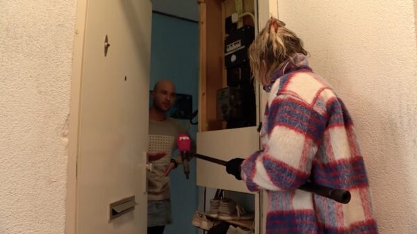 Krakers gonna kraak: PowNed-crew bekogeld met rotte eieren in Den Haag