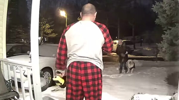 Hey buurvrouw, terugkomen en je hondenpoep opruimen!