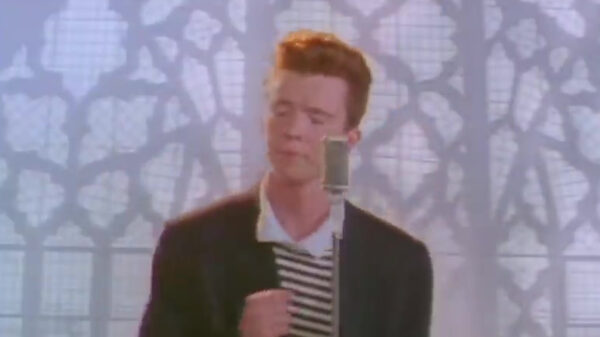 Rick Astley is behoorlijk racistisch bezig