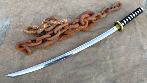 Goedemorgen: tijd om een katana te maken van een oude ketting