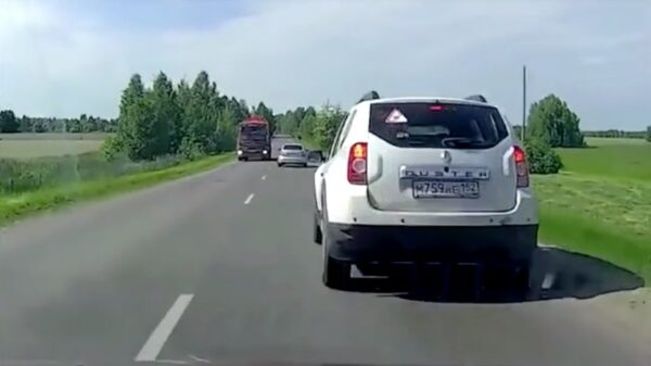 Debiele inhaalactie bewijst dat sommige mensen niet in het verkeer thuishoren