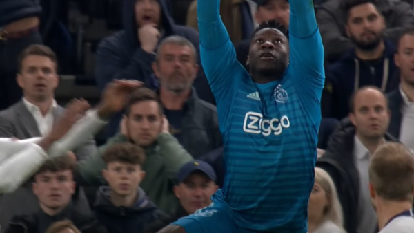 Doh! Ajax-doelman André Onana 12 maanden geschorst door UEFA