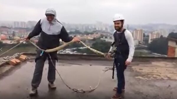 Idioot laat met deze rope swing zien waarom vrouwen langer leven