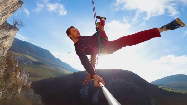 Slowaakse avonturiers maken een schommel waar je prettig gestoord voor moet zijn