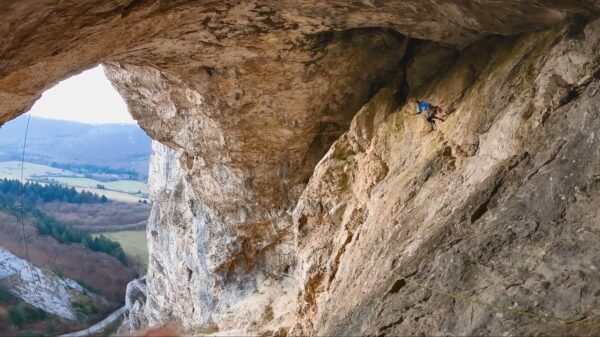 Slowaakse avonturiers maken een schommel waar je prettig gestoord voor moet zijn