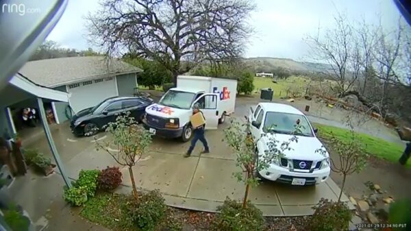 Pakketbezorger is niet helemaal uitgeslapen en vergeet iets belangrijks