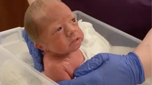 Als je kersverse baby er als een 50-jarige man uitziet