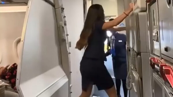 Schat, doe de deur alstublieft effe dicht