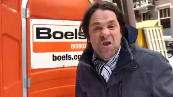 Ook het 24/7 binnenzitten hakt er bij Hans Teeuwen hard in; BOEL BOELS