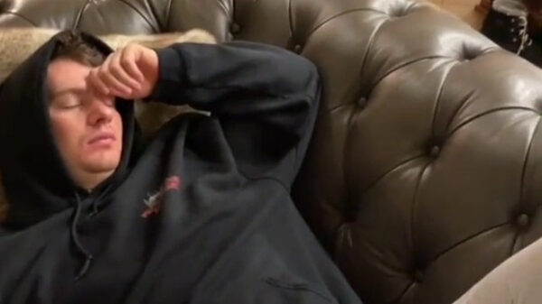 Tijd voor de eeuwenoude hand-in-warm-water-prank