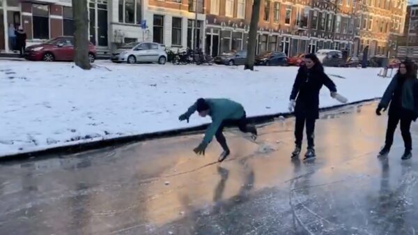 Rotterdamse Rintje Ritsma slingert zichzelf én een omstander een wak in