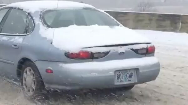 Voordeel van het winterweer: ook met de handrem erop kun je prima rijden