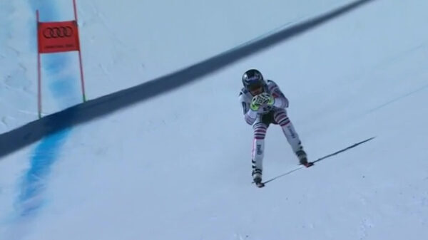 Skiër Maxence Muzaton maakt met 120 km/u de pirouette-redding van de eeuw
