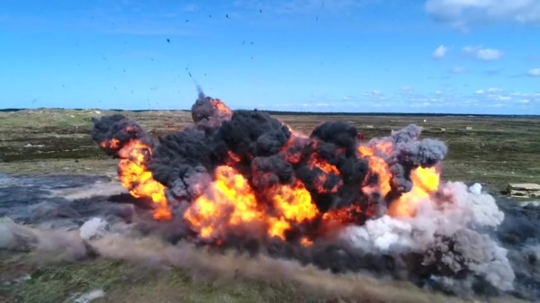 Deense F16-piloten gebruiken behoorlijk heftige explosieven tijdens hun training