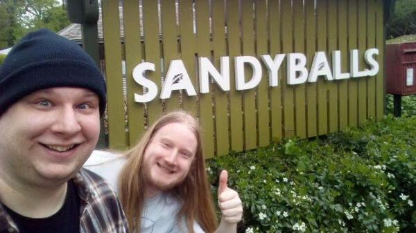 Twee eindbazen maken de meest kinderachtige roadtrip aller tijden