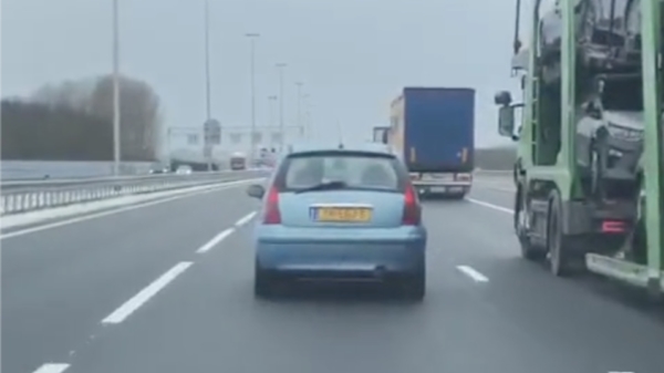 Australische automobilist op de A1 tussen Deventer en Apeldoorn gespot