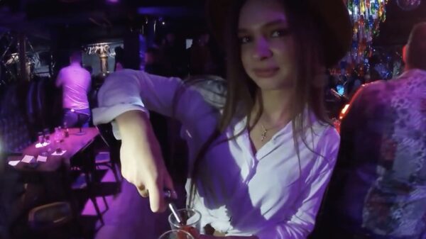 Dit is hoe een reguliere zaterdagavond in Minsk (Wit-Rusland) er NU uitziet